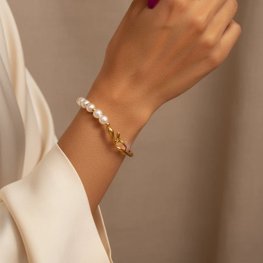 Golden Pearl Wavy Bracelet